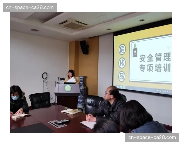 赛后技术会议聚焦安全装备，强制佩戴新型护颈器提议被讨论